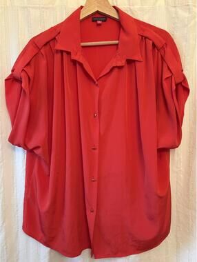 Vince Camuto Red Button-Up Blouse Size M